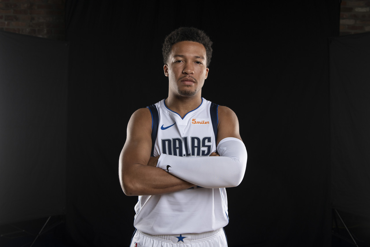 他在接受采 他在接受采